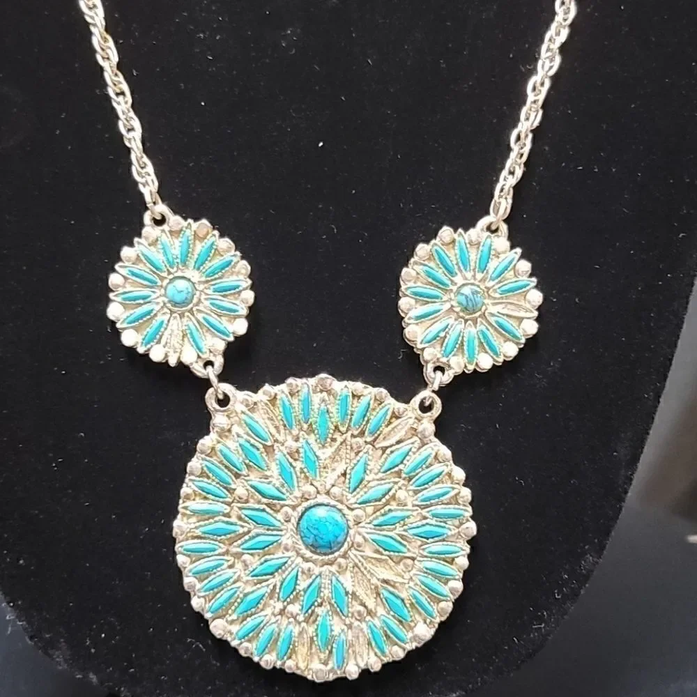 𝅺SILVER AND TURQUOISE STATEMENT NECKLACE - Picture 2 of 6
